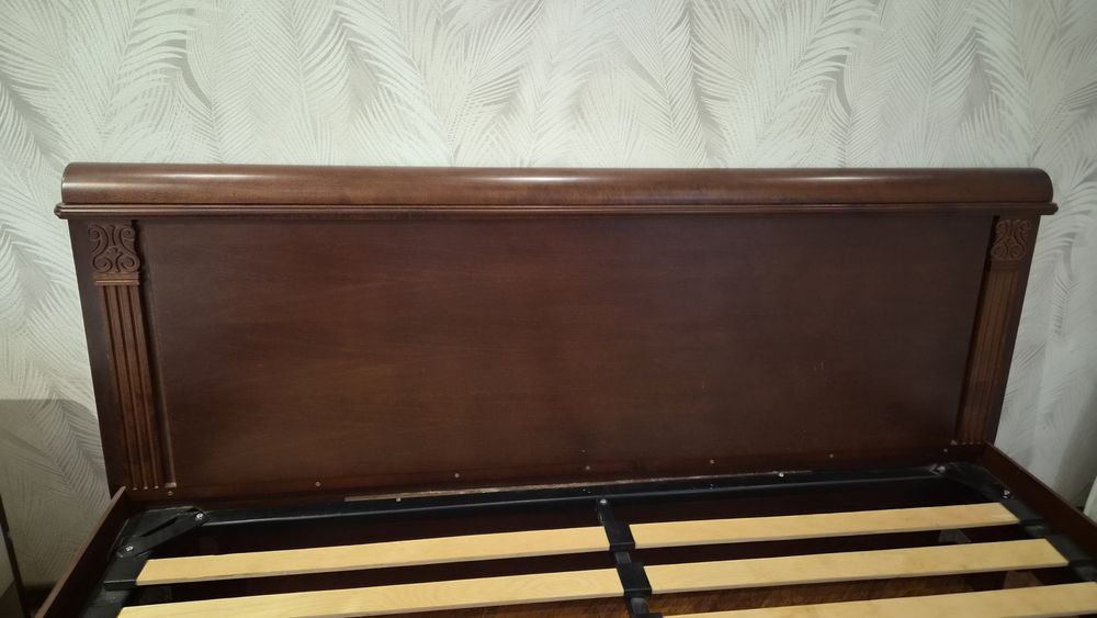 Продам двуспальную кровать