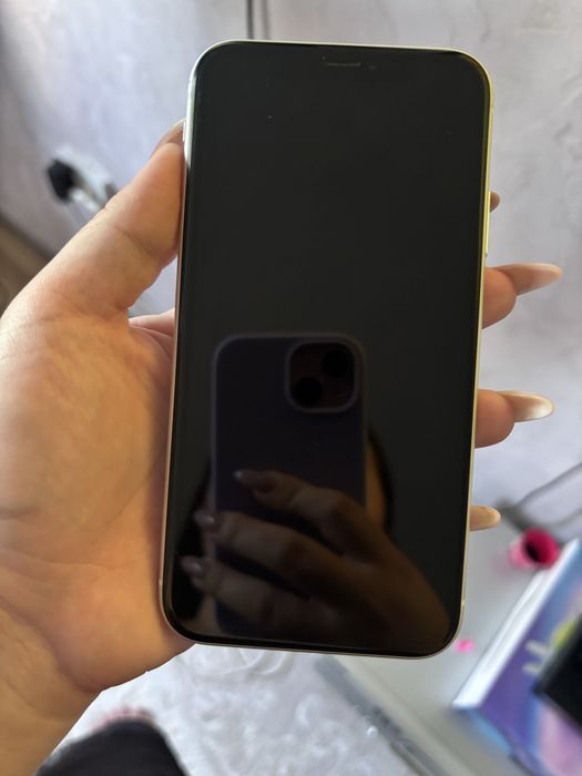 Продам iPhone XR 64 ГБ + AirPods.
