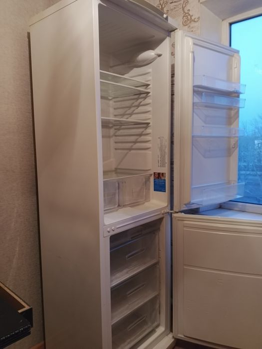 Холодильник Индезит,в отличном состоянии
