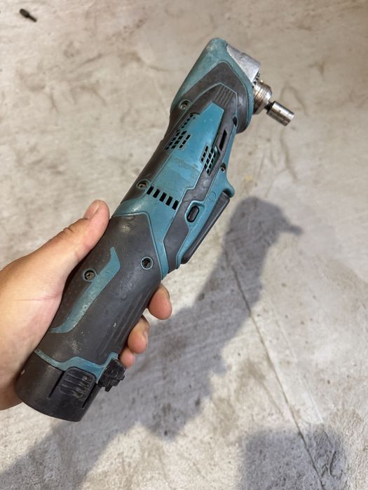 Makita 12V ъглова дрелка с батерия