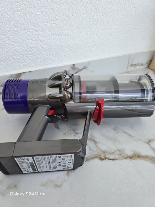 Dyson V10  веритикална прахосмукачка
