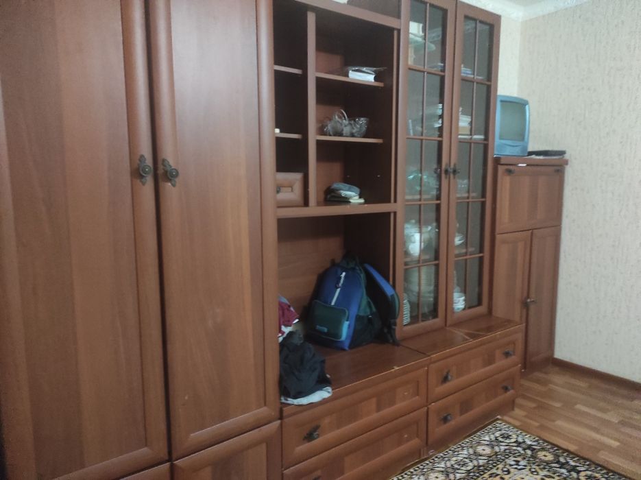 Срочно продам стенку в хорошем состоянии