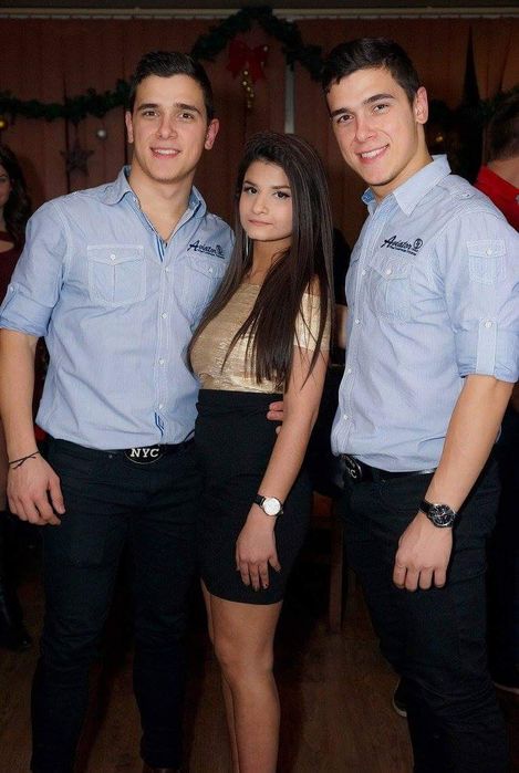 Златист бюстие топ – елегантен и ефектен