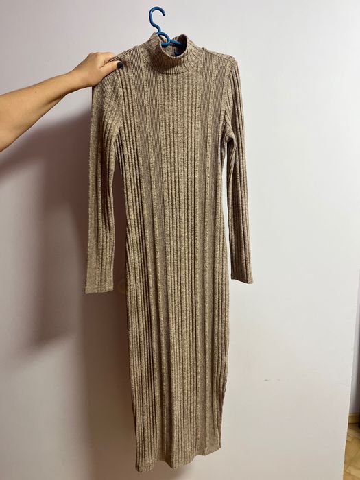 Черна и Бежова рокля