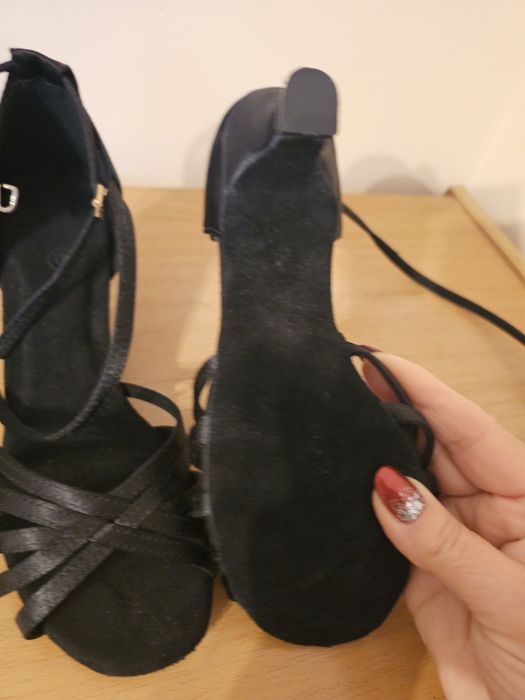 Обувки удобни за танци