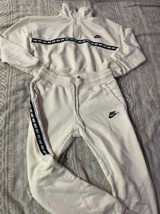 Дамски Nike екип