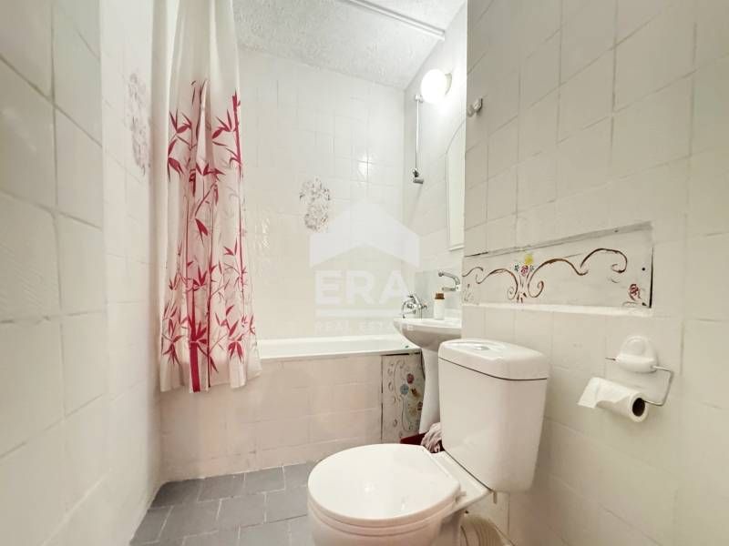 Tристаен апартамент с отделна кухня на 8 минути от метростанция "Бизне