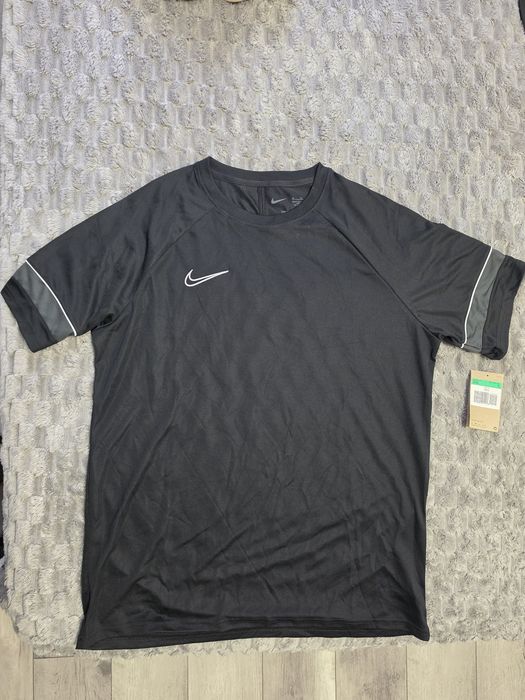Off-White, Louis Vuitton, NIKE  , Boss, Dsquared2 - тениски