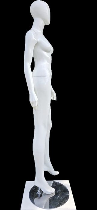 Vând 2 manechini albi din polipropilena (fibră de sticla)