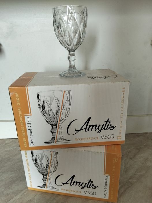 Бокалы новые белые