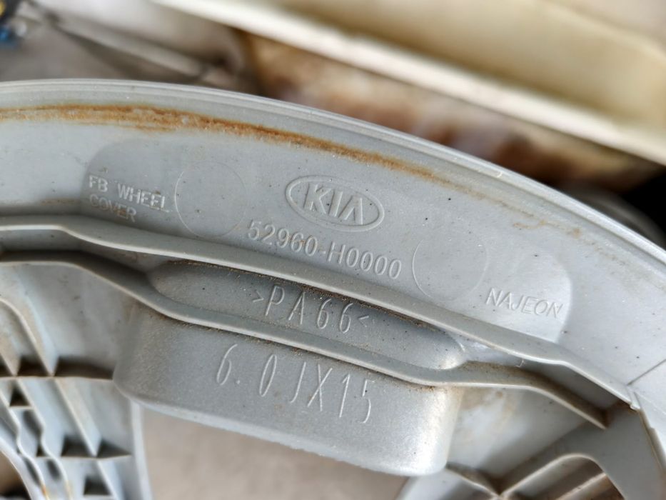Продам оригинальные колпаки КИА R15