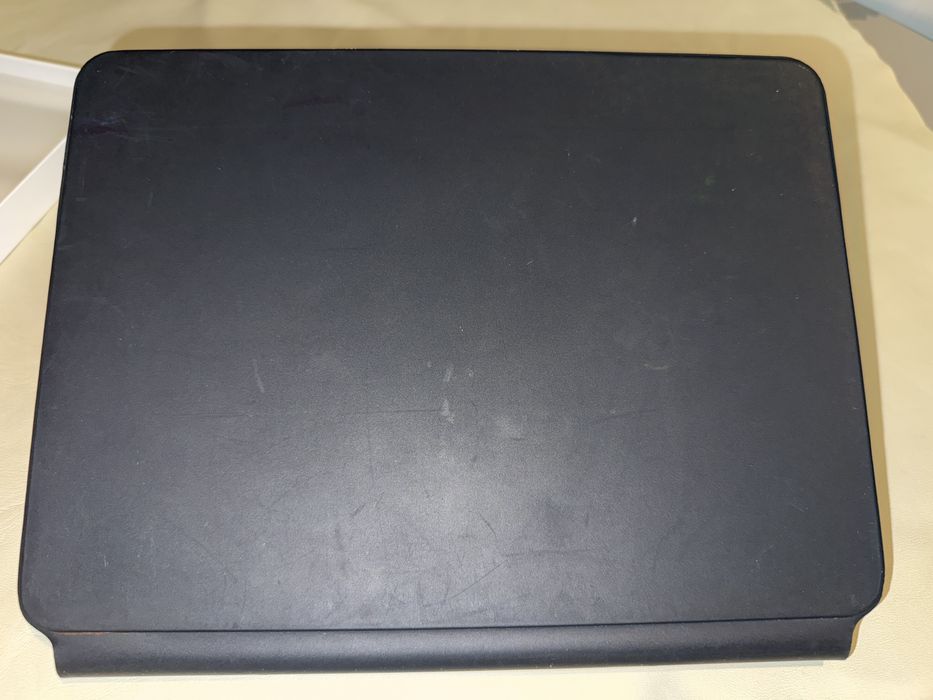 Apple Magic Keyboard pentru  ipad 12.9  pro