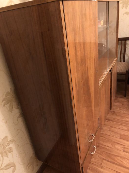 Поодам Сервант советский из дуба .