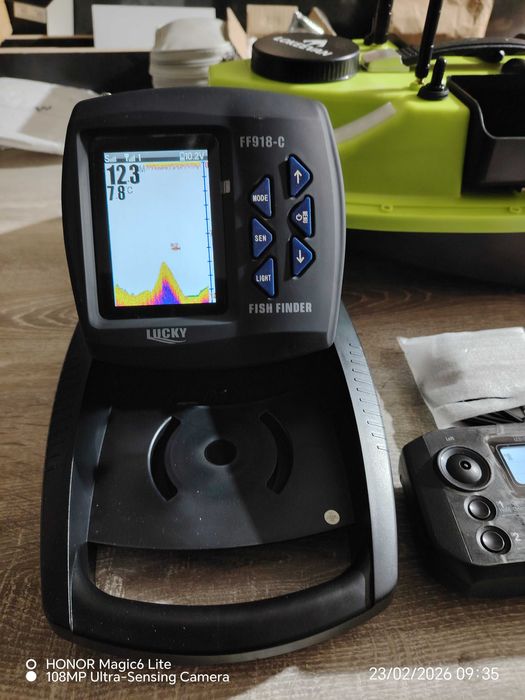 Navomodel  plantat cu GPS si auto pilot cu Sonar Lucky FF918