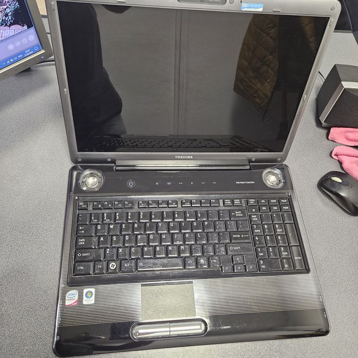 Laptop thosiba satellite