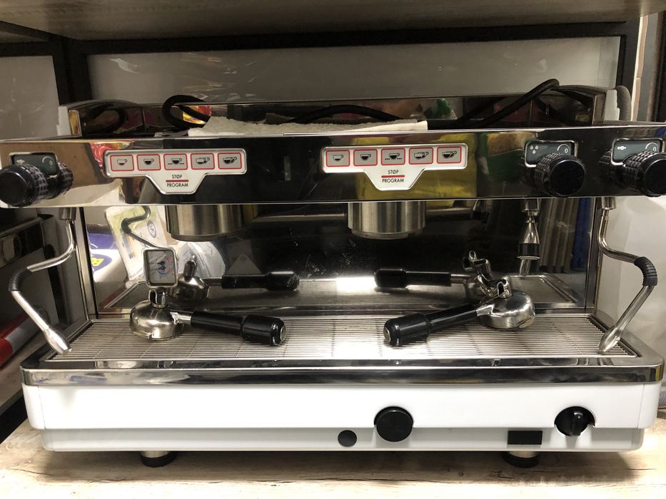 Продам профессиональную итальянскую кофе машину chimbali