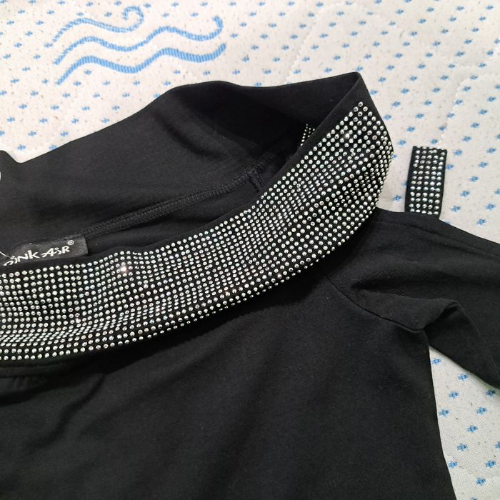 Дамска блуза с камъчета, размер "S", памучна материя.