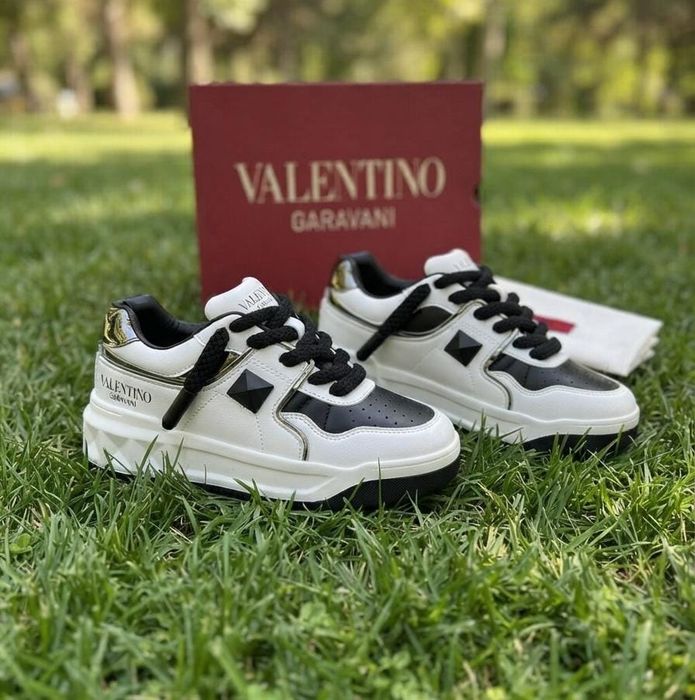 Adidasi Valentino Garavani Negru Alb - Full Box