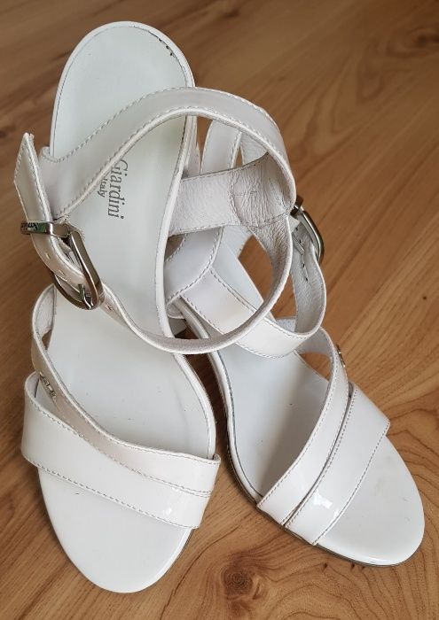 Sandale de damă, firma Nero Giardini; Material: piele naturală