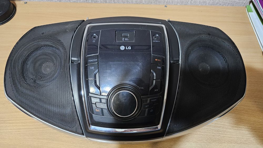 Продаю бумбокс LG.