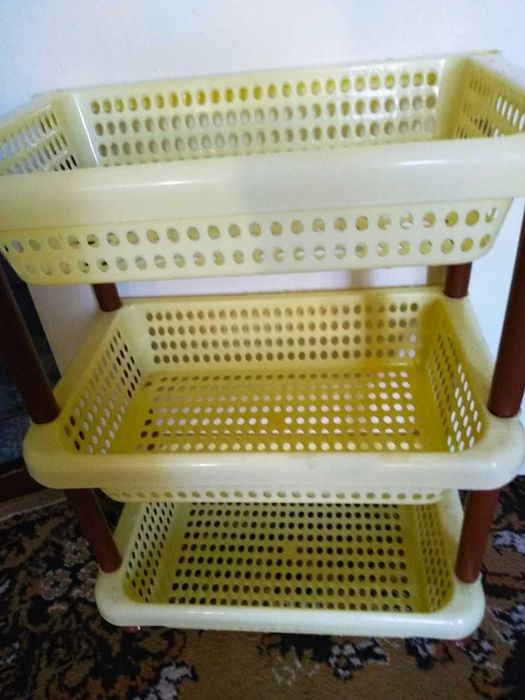 Полка для кухни ( пластмассовая )