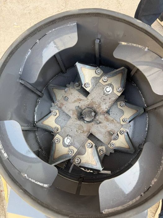 Унверсал драбилка сотилади, матори 4 кв алюмин.