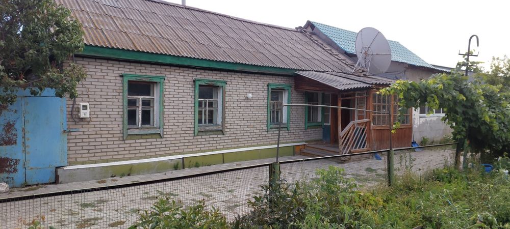 Помещение 100кв.м. и 6 сот земли