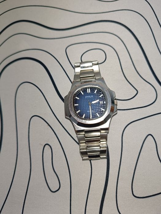 Часы наручные(дизайн Patek Philippe Nautilus)
