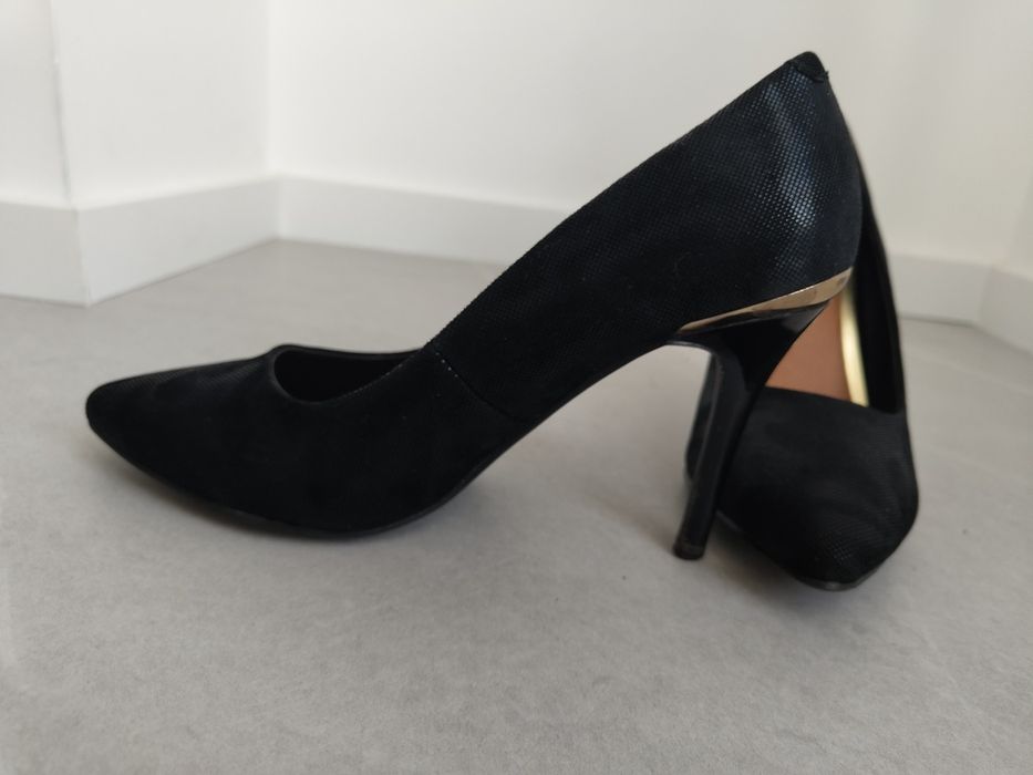 Стилни обувки на тънък висок ток 39н.