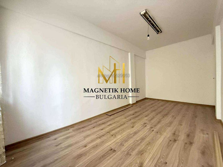 Дава се под наем Офис в Бургас, Център - 20 кв.м за 204 € - Снимка #2