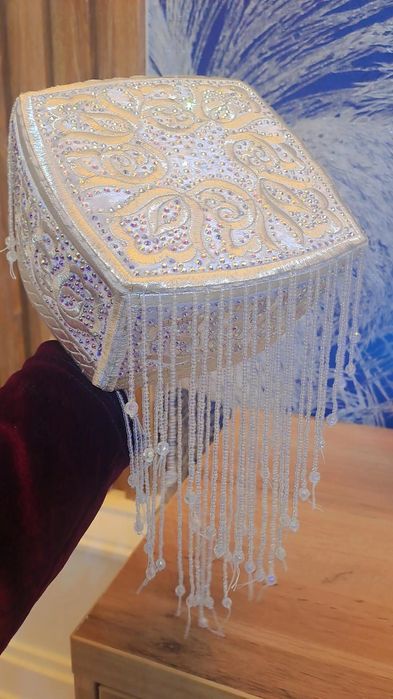 Келинлар учун ёпинчик ва дупписи билан бирга