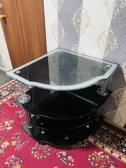 Стеклянная тумбочка для Телевизора