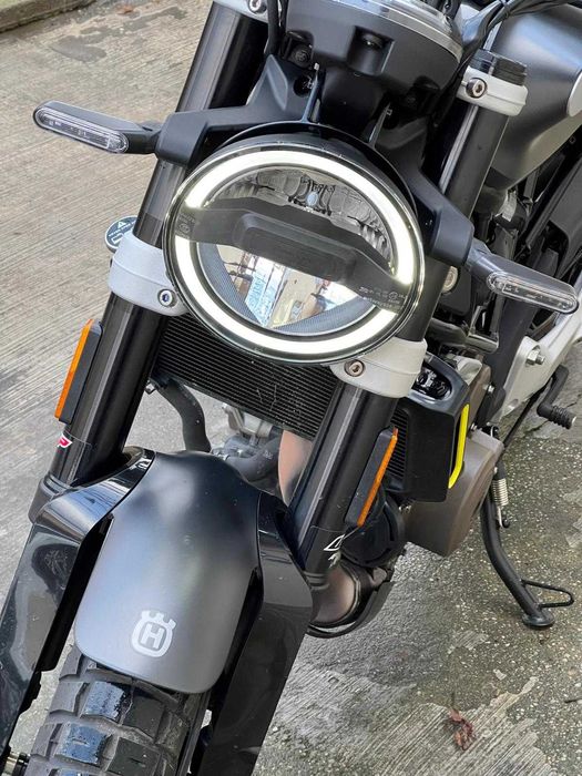 Motocicleta Husqvarna Svartpilen 401 2021 11500km