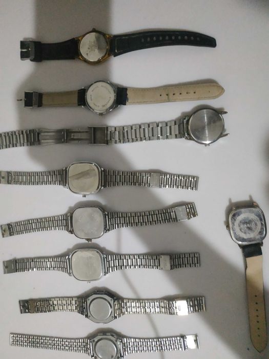 Продам часы на запчасти наручные