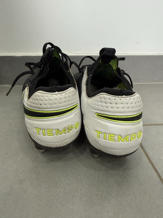 Ghete fotbal nike tiempo cu filet 44