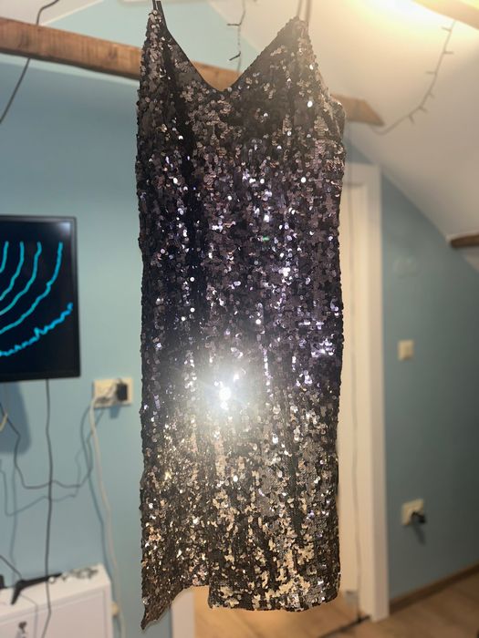 Бляскава рокля HM