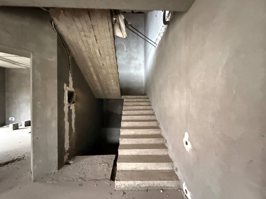 9 сот 350 м.кв 3 уровня