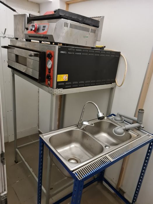 Vând cuptor pizza electric și mai multe  utilaje de bucatarie