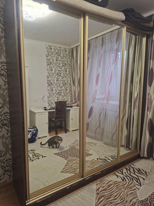 Продам шкаф-купе с зеркалом