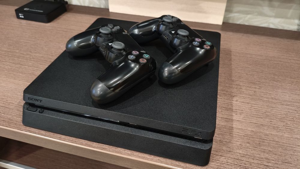Продам Ps4 Slim 1tb,в Отличном Состоянии