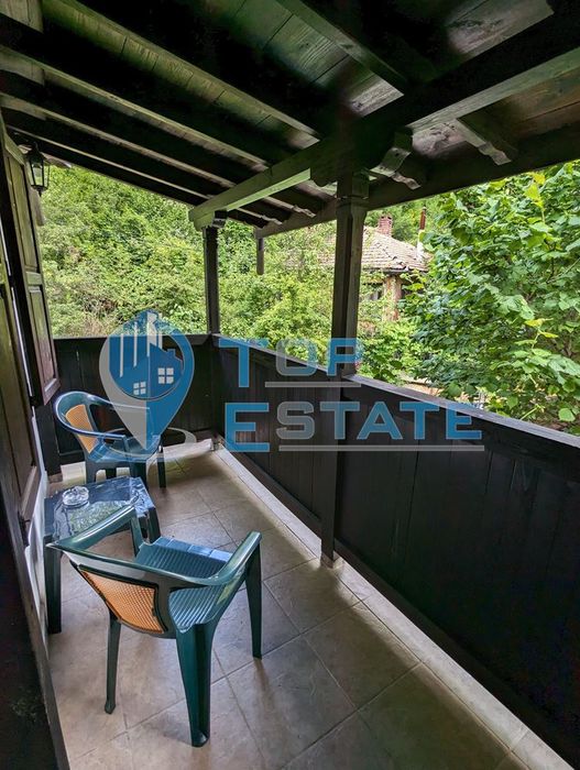 Две реновирани във възрожденски стил къщи в Тревненския балкан