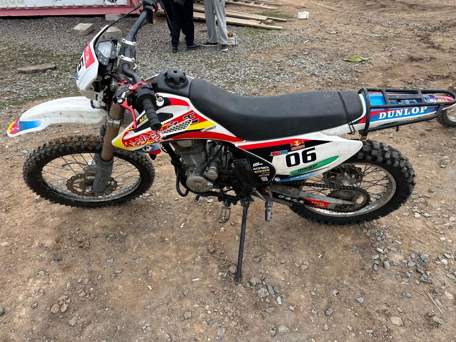 Продаю мотоцикл эндуро 250куб