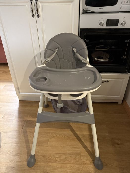 Кухонный шкаф,стульчики для детей