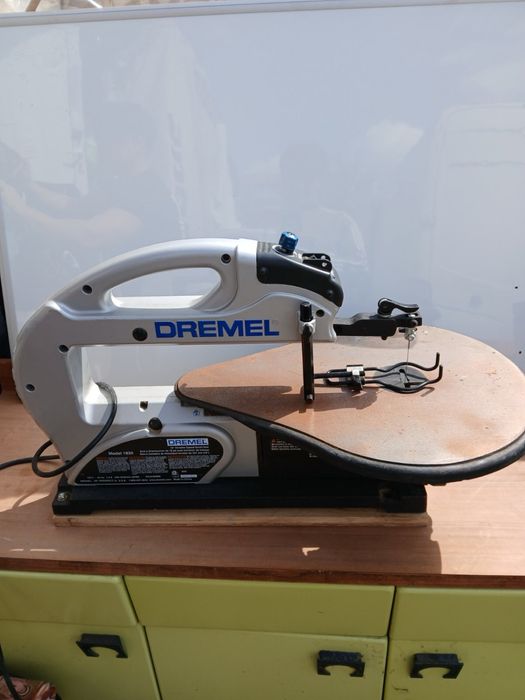 Контурен настолен трион