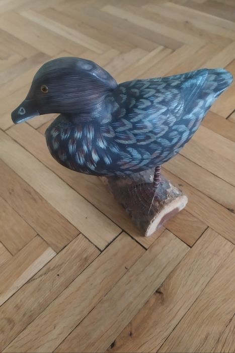 Дървена патица на стойка