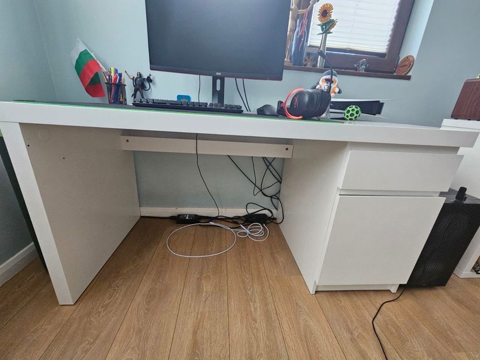 Комплект мебели(легло, гардероби, бюро, скрин за играчки)