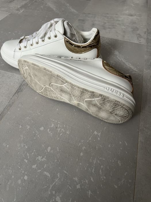 Adidasi"Guess"damă,din piele,nr.39,originali