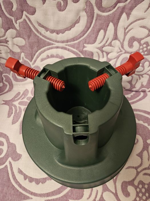 Подставка для живой елки регулируется