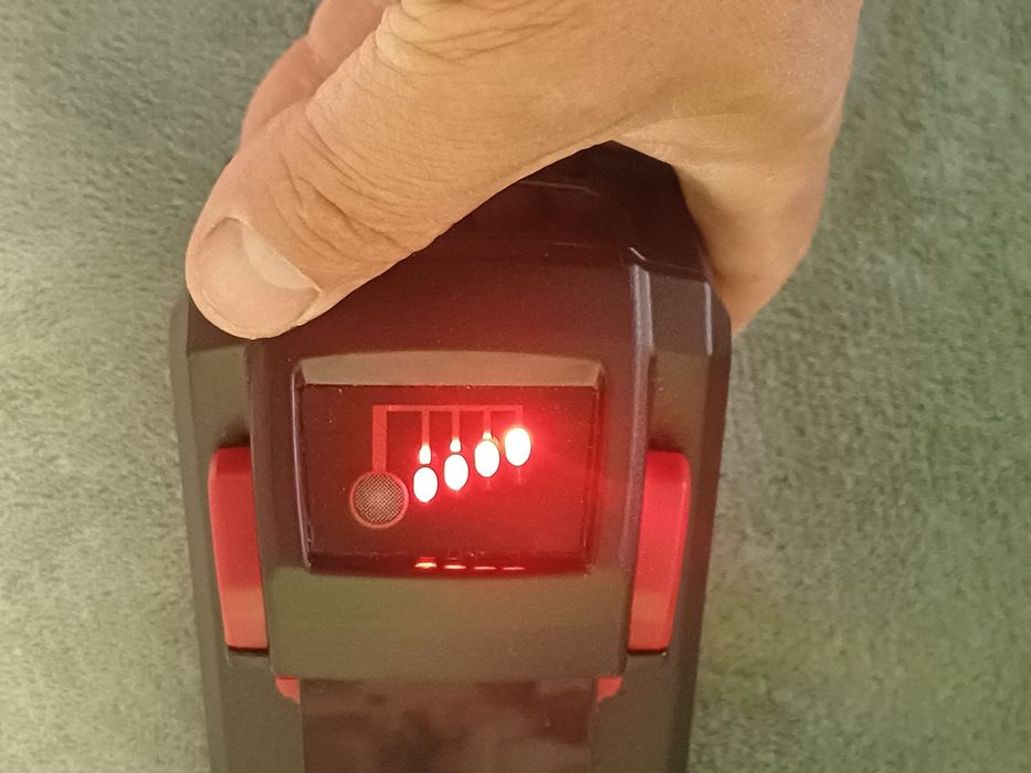 Baterie Milwaukee m18  18v  8A cu celule Samsung. NOI