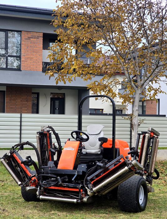 Tractoras gazon iarba Profesional Jacobsen USA 4×4 55 cp Kubota 7 brate hidraulice 4.1 lm latime 2018!l